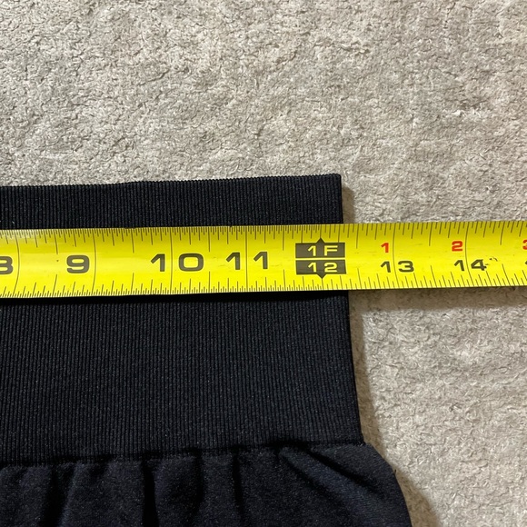 NVGTN Solid Seamless Black Biker Shorts - Picture 8 of 8